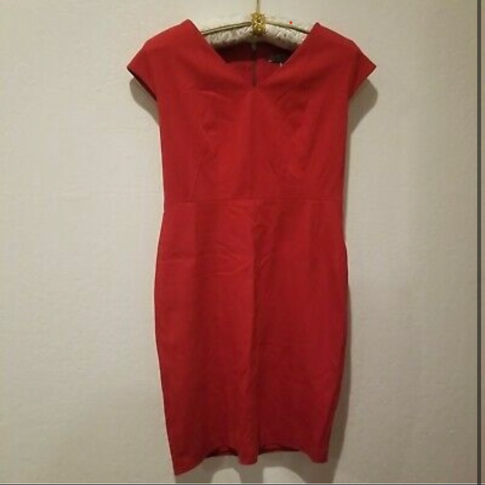 Deep v neck dress in the photo it’s red but I’m selling a black